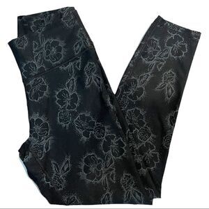 Fabletics mid-Rise outlined floral crop leggings Sz S